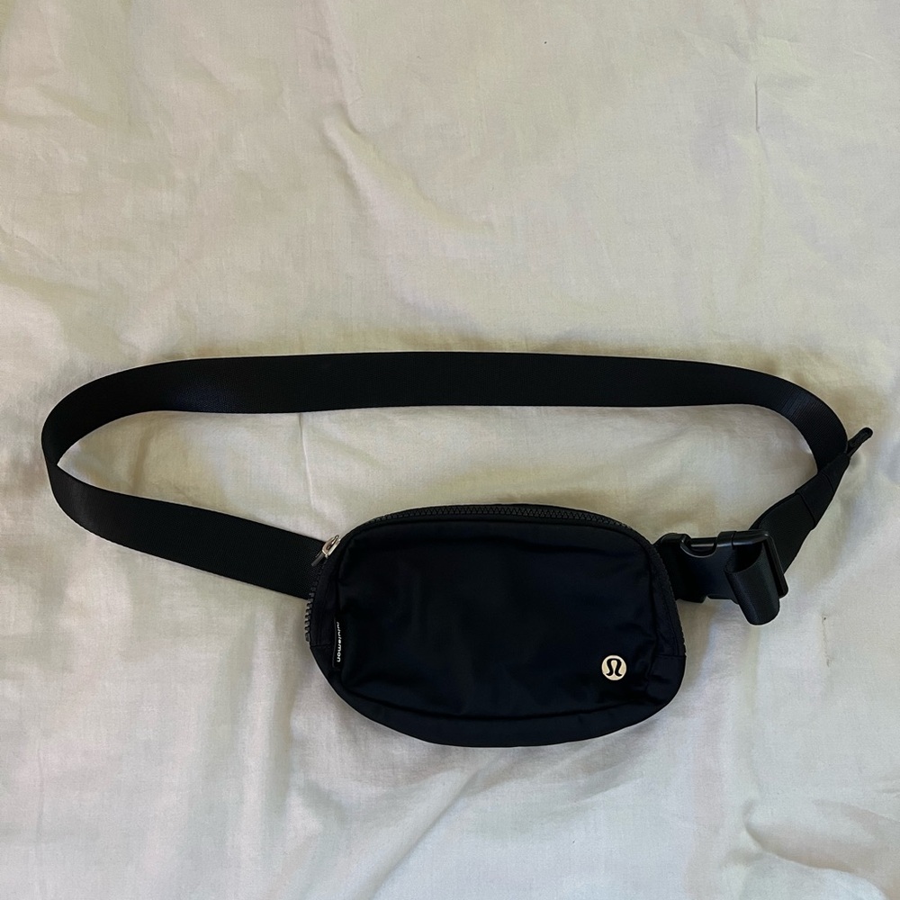 lululemon athletica Midnight Black Belt Bag